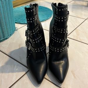 Fashion Nova, Black Boots Host Pic